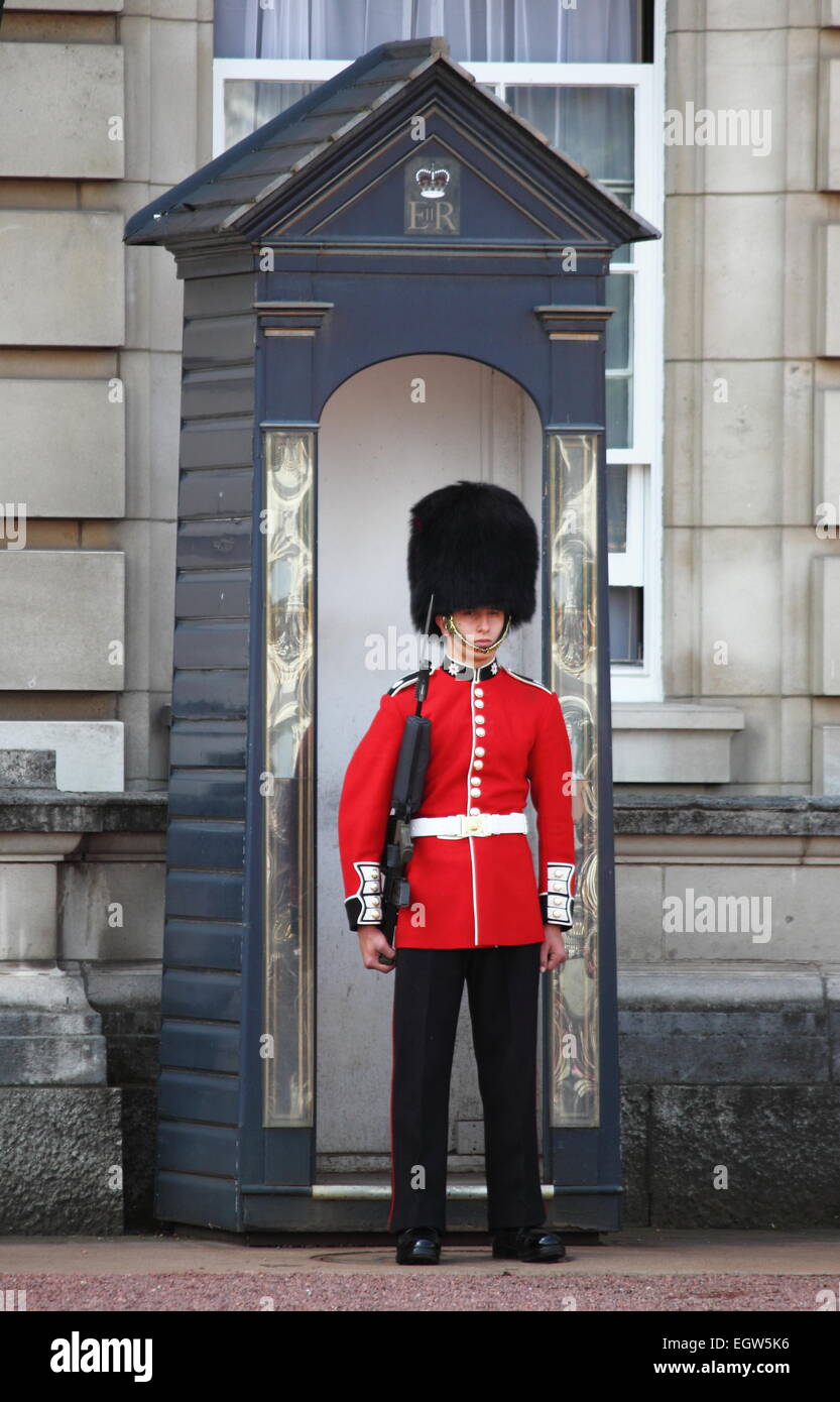 LONDON - AUGUST 6: One soldier stand guard outside Buckingham Palace on August 6, 2014 in London, England Stock Photo