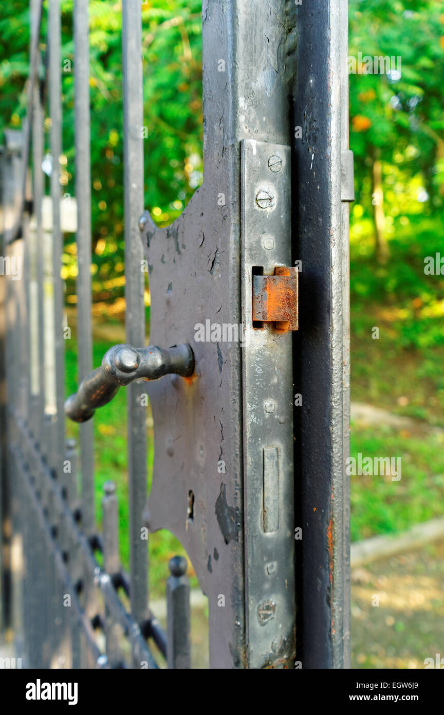 Rusty Lock Gate Old iron gate hi-res stock photography and images - Alamy