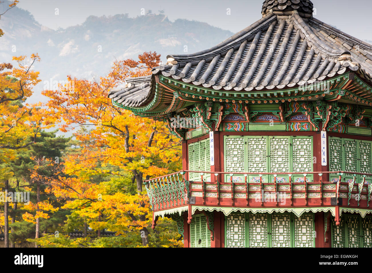 Gyeongbokgung Palace and its grounds on a fine autumn day in Seoul, South Korea. Stock Photo