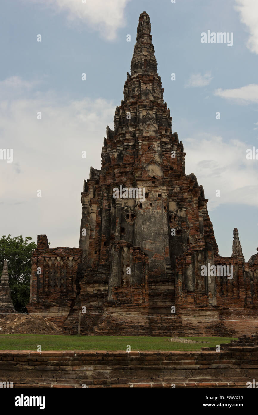 Ruins in ayutthaya old hi-res stock photography and images - Alamy