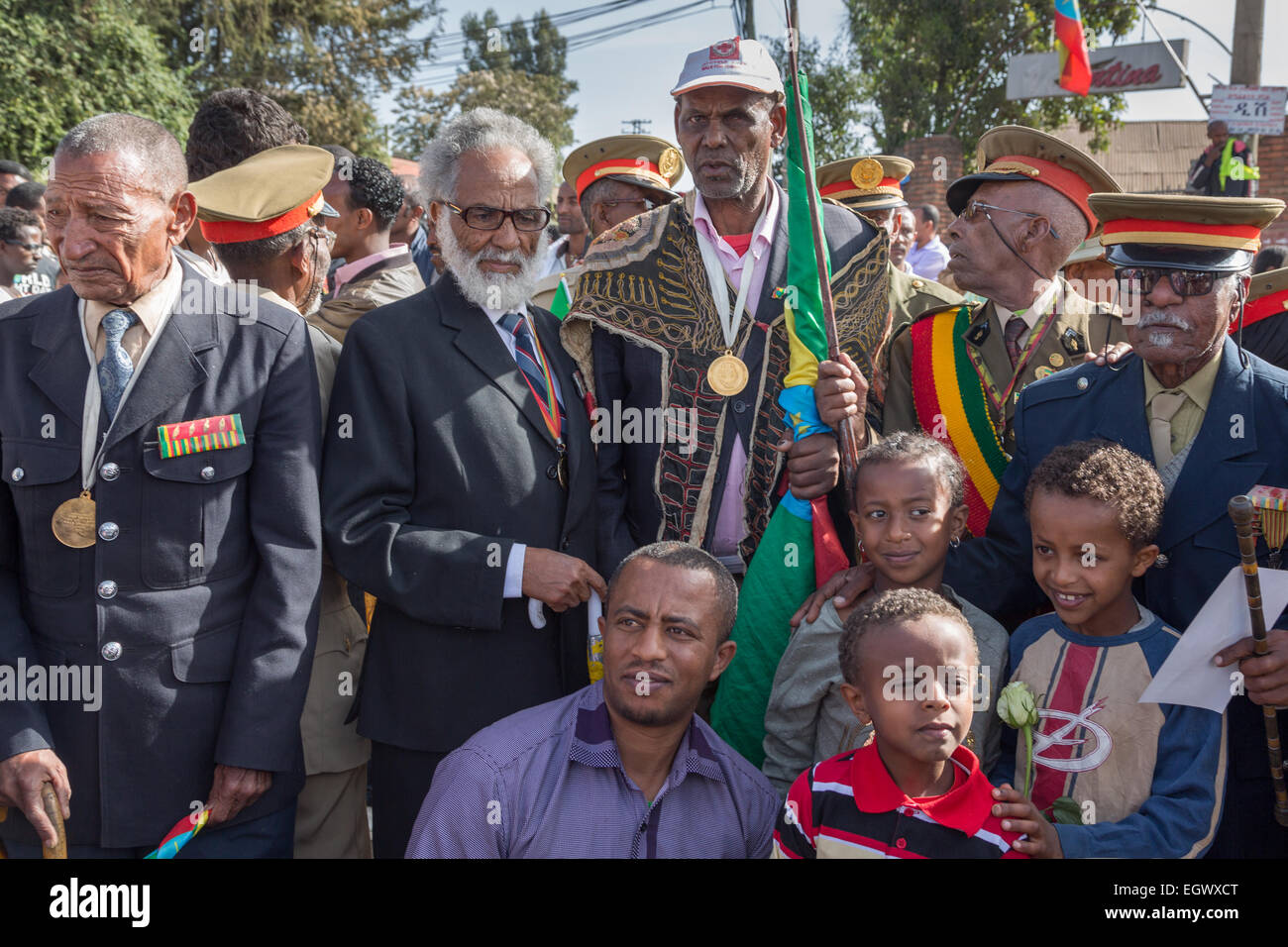 Addis Ababa, Ethiopia. 2nd March, 2015. Young children pose to take pictures with the war veterans at the 119th Anniversary Celebrations of the Ethiopian Army’s victory over the invading Italian forces in the 1896 battle of Adwa. September 2, 2015, Addis Ababa, Ethiopia. Credit:  Dereje Belachew/Alamy Live News Stock Photo