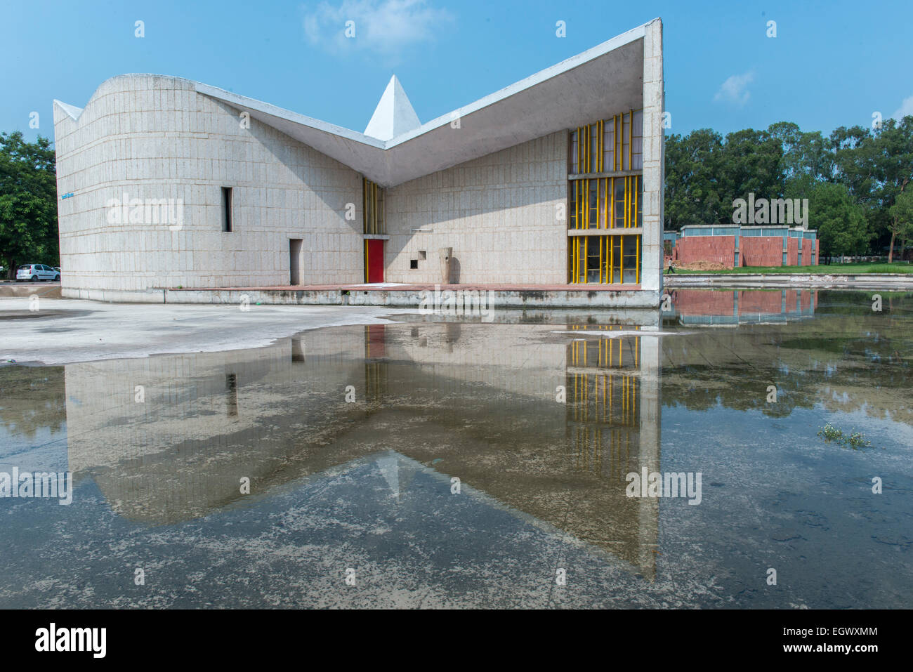 Chandigarh, Punjab University, Gandhi Bhawan Reflecting On Water, Le