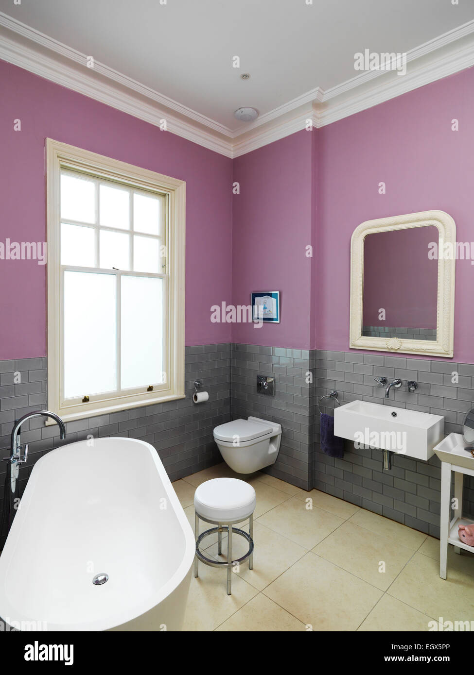Pink bathroom tile hi-res stock photography and images - Alamy