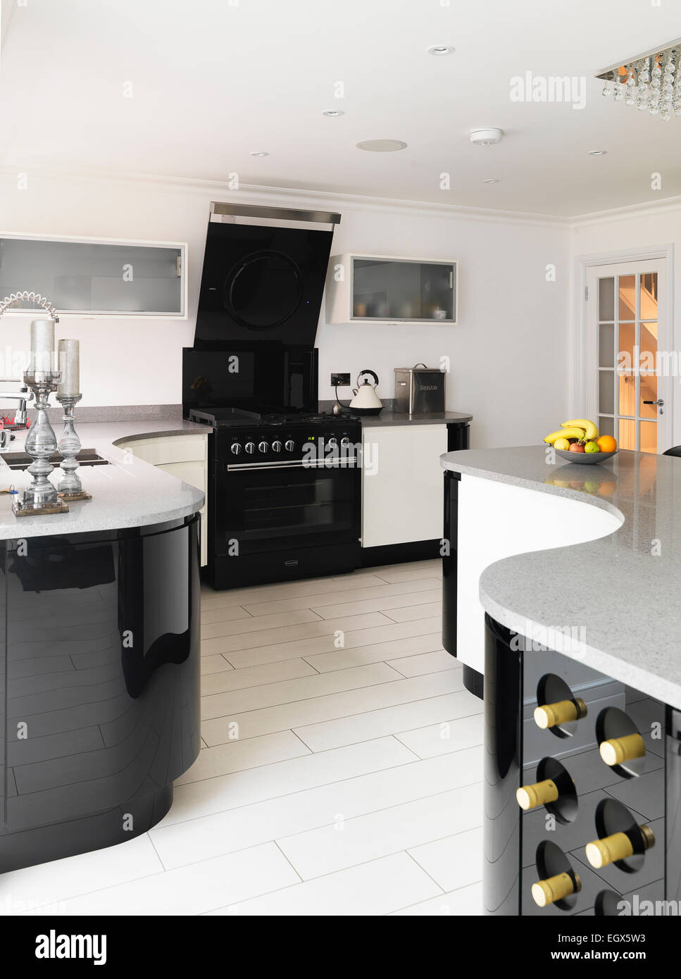 White kitchen units with black worktop hi-res stock photography and images  - Alamy