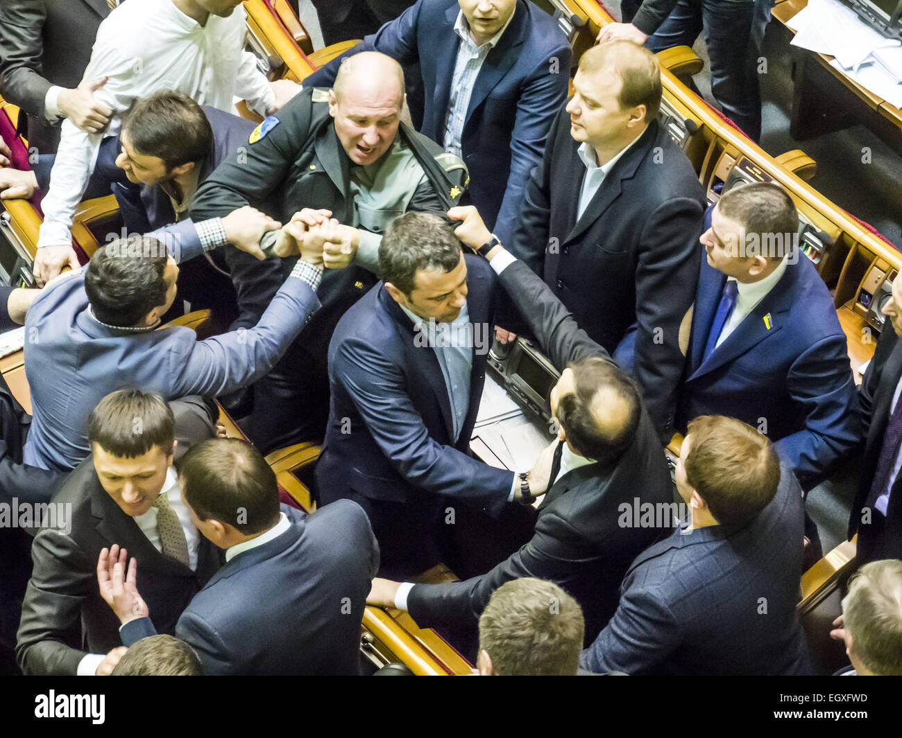 Депутаты рады обсуждают. Депутаты рады обсуждают