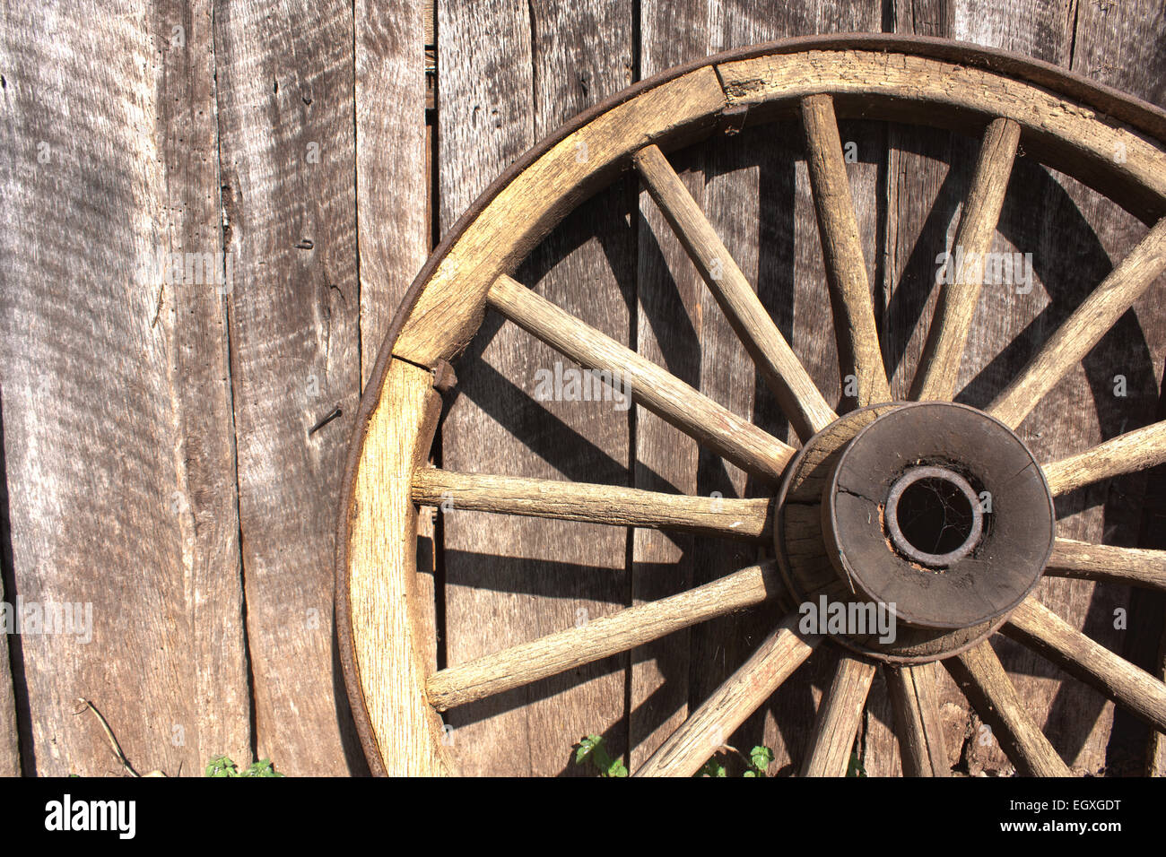 Leaning wagon wheel hires stock photography and images Alamy