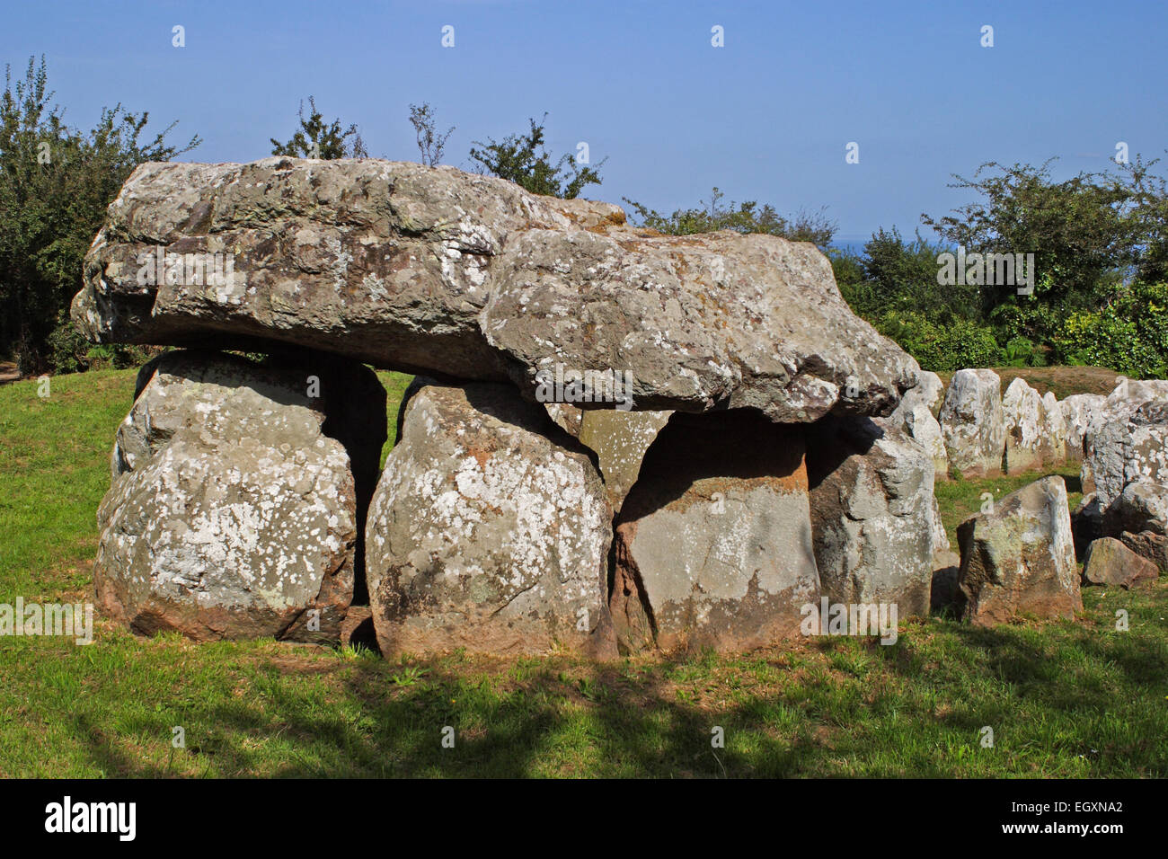 The Neolithic passage grave of La Pouquelaye de Faldouet, with its  estimated 24 tonne capstone / Jersey / UK Stock Photo - Alamy
