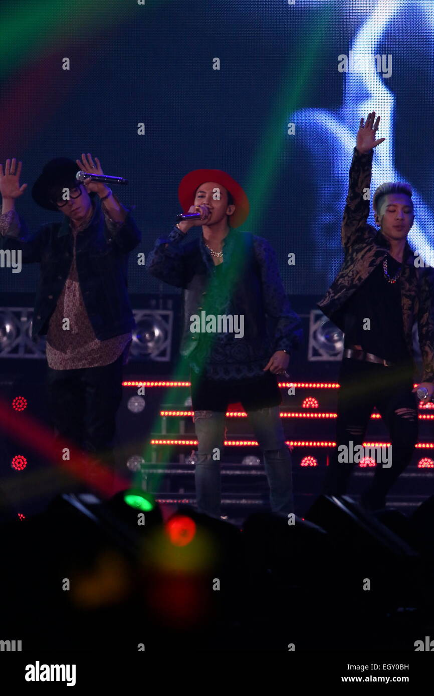 Bigbang Feb 28 15 15 S S February 28 15 T O P G Dragon Sol Tae Yang Fashion Runway Show Of Tokyo Girls Collection By Girlswalker Com 15 Spring Summer At Yoyogi Gymnasium In Shibuya Japan Stock