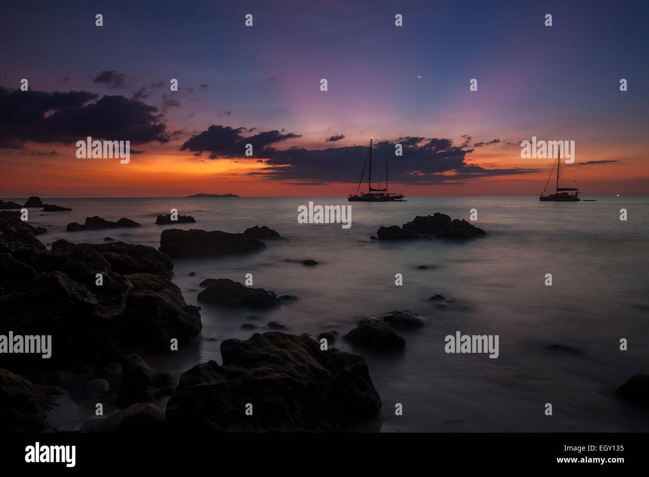 Tropical beach sunset hi-res stock photography and images - Alamy
