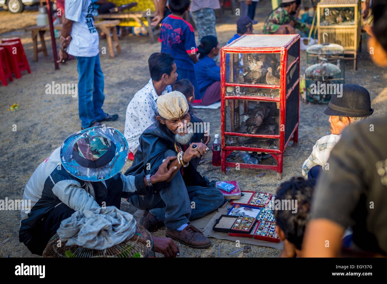 BALI.INDONESIA. Local market. Jewelry selling Stock Photo - Alamy