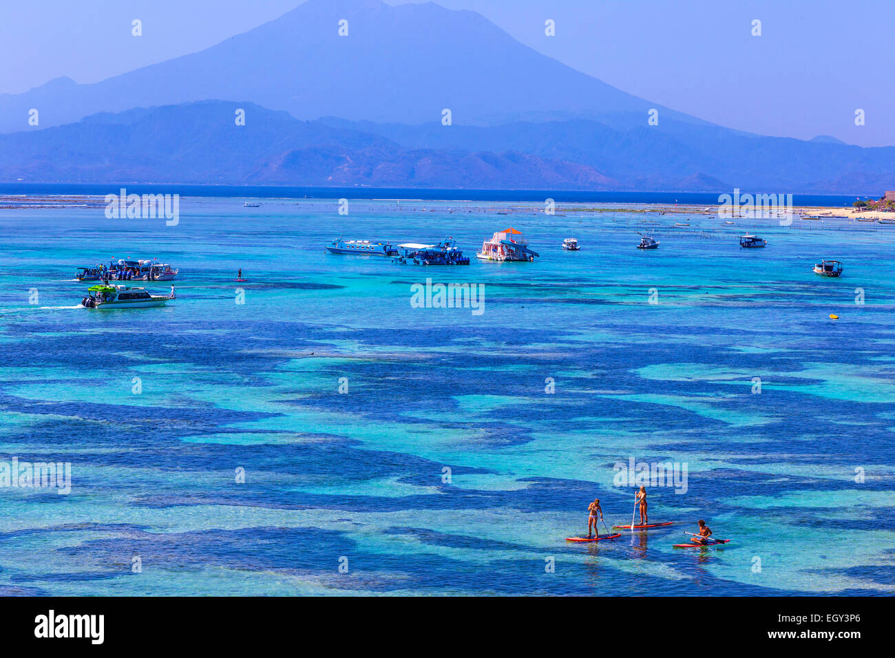 People travels by SUP surfboards at coastline of Nusa Lembongan and Nusa Ceningan islands, Indonesia. Stock Photo