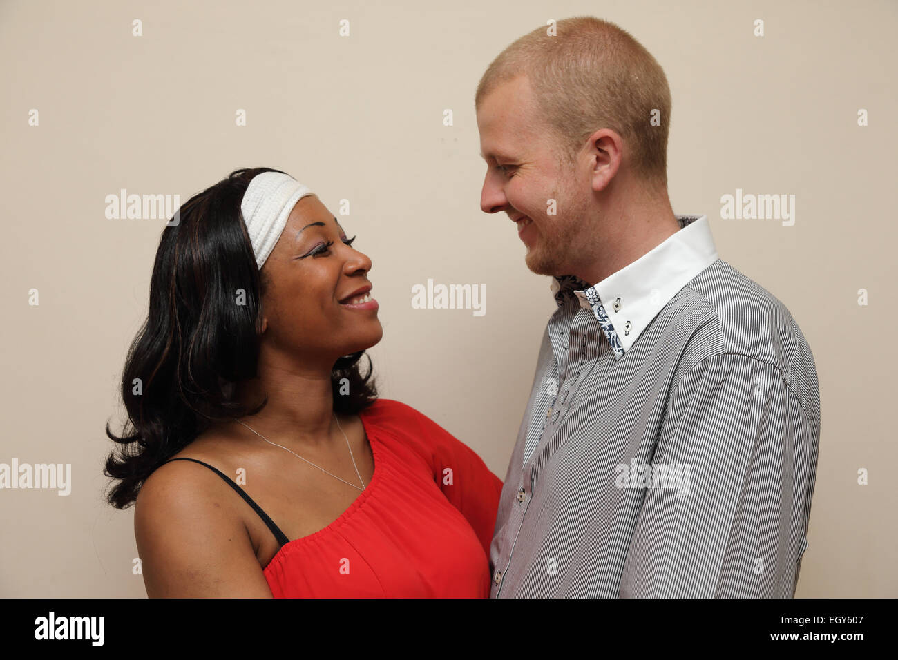 Couple black man white woman studio hi-res stock photography and images ...