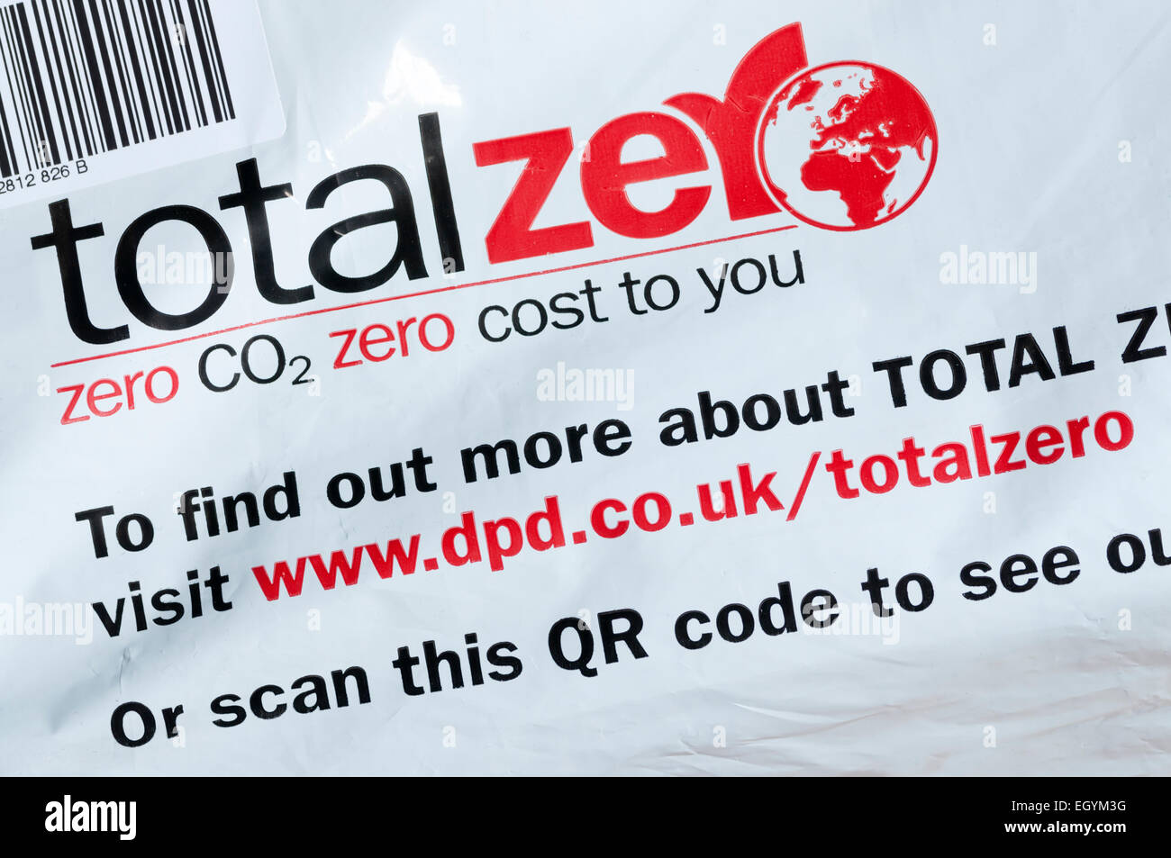 Total Zero logo on parcel delivery guaranteeing zero CO2 cost, to help companies reduce their carbon footprint. Stock Photo