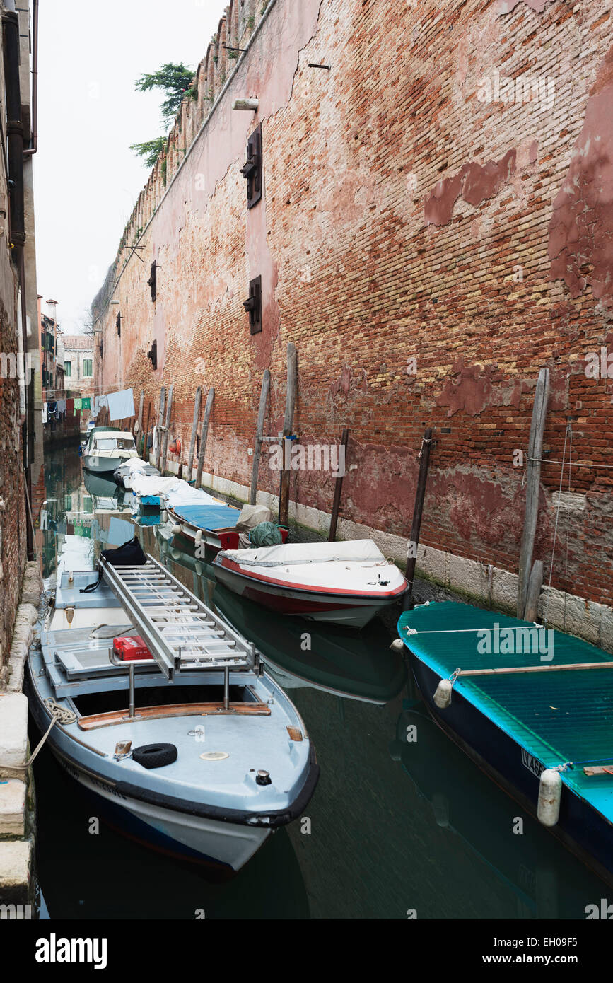 Venice canal boats hi-res stock photography and images - Alamy