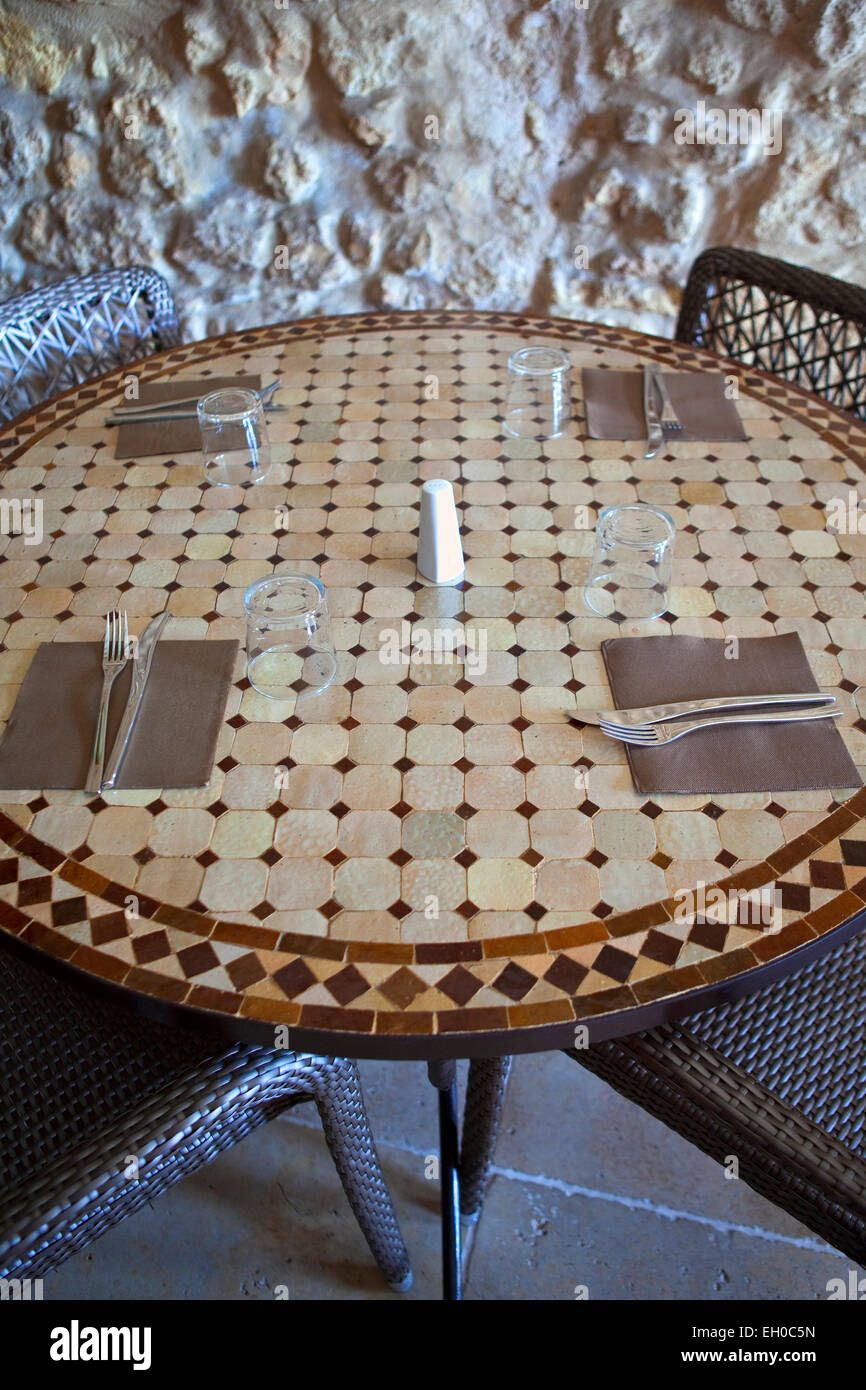 Table set up in a dining room Stock Photo - Alamy