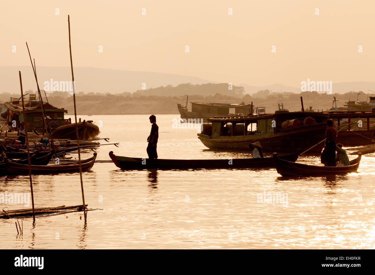 Late afternoon scene on the Irrawaddy ( Ayeyarwady ) river at Mandalay, Myanmar ( Burma ), Asia Stock Photo