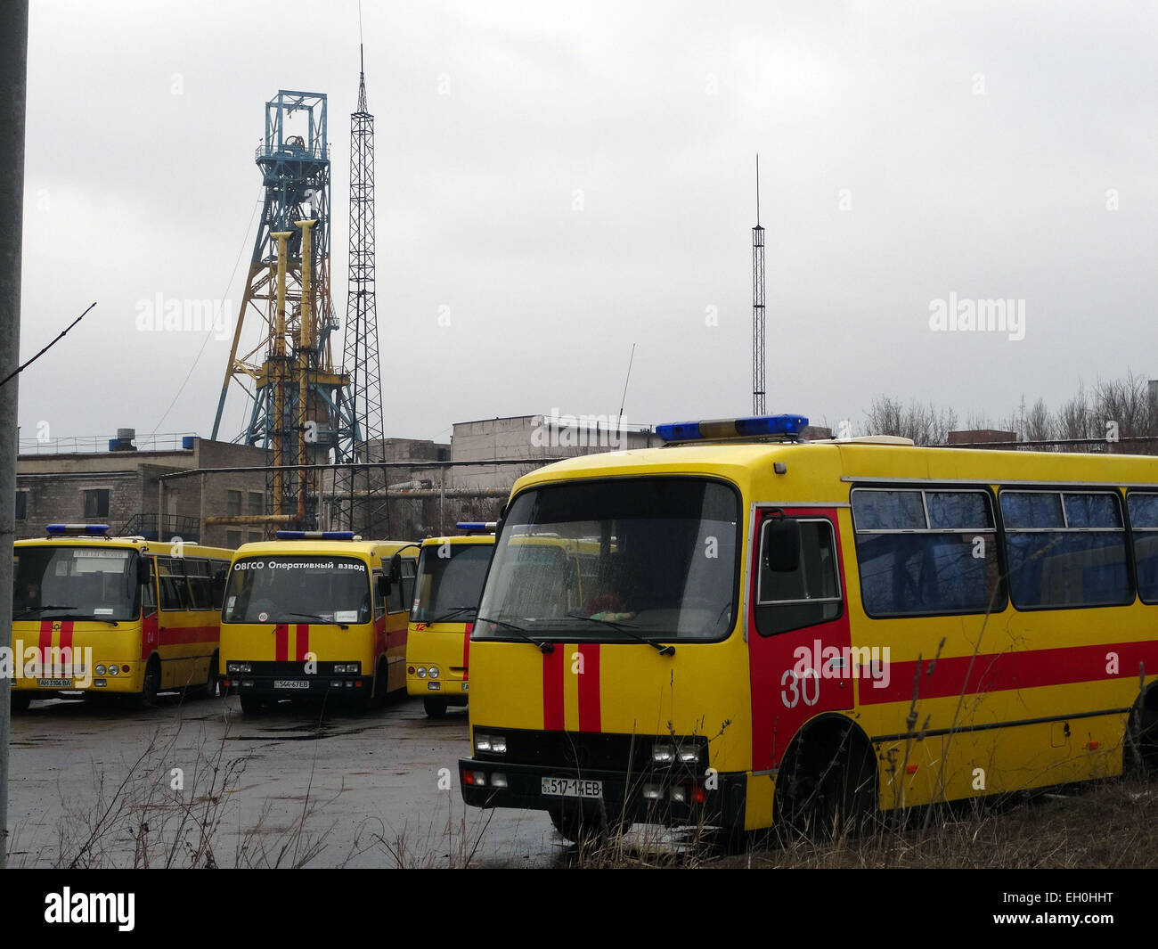 March 4, 2015 - Vehicles of rescue personnel near the Zasyadko mine in ...