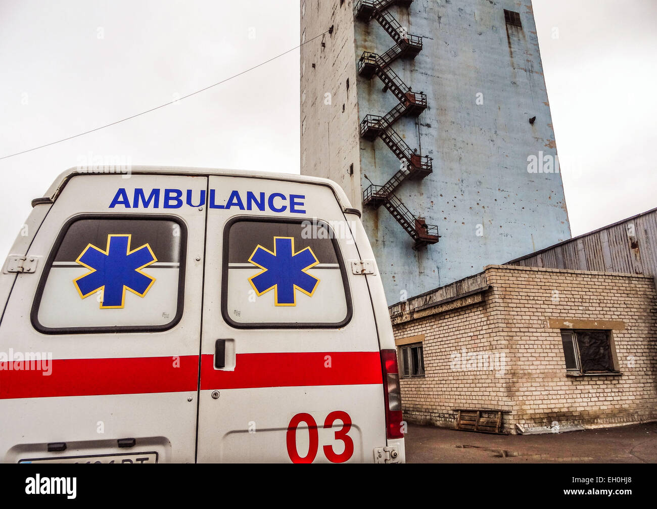 March 4, 2015 - Vehicles of rescue personnel near the Zasyadko mine in ...