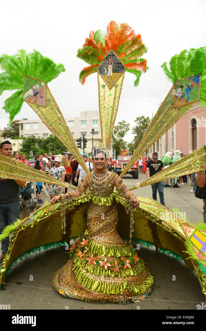Penulas city beauty queen posing during the carnival parade in Ponce