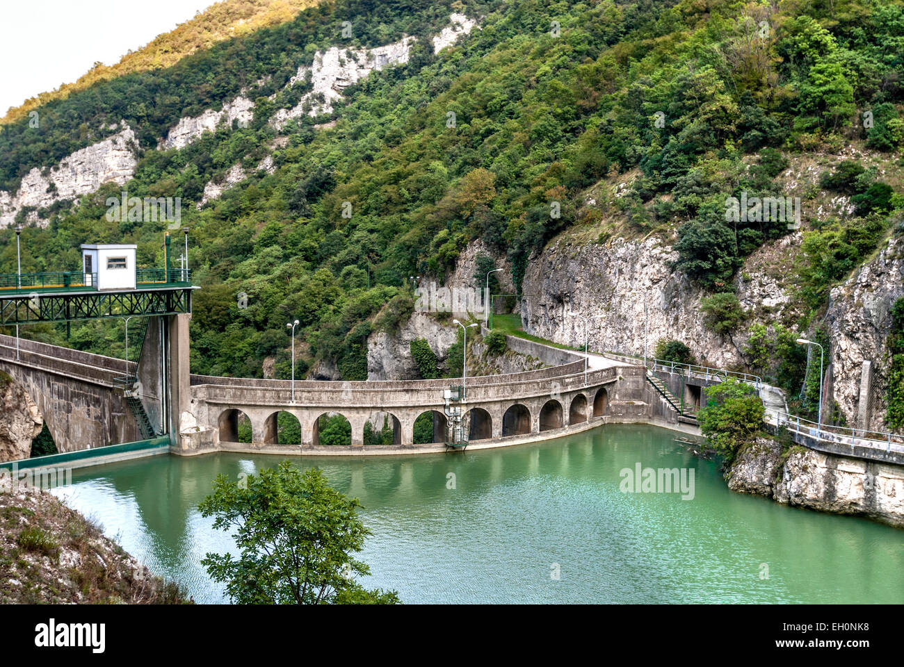 Dam at the Furlo Gorge in Acqualagna, Marche, Italy.| Staudamm am Furlo Gorge in Acqualagna in der Marche, Italien. Stock Photo