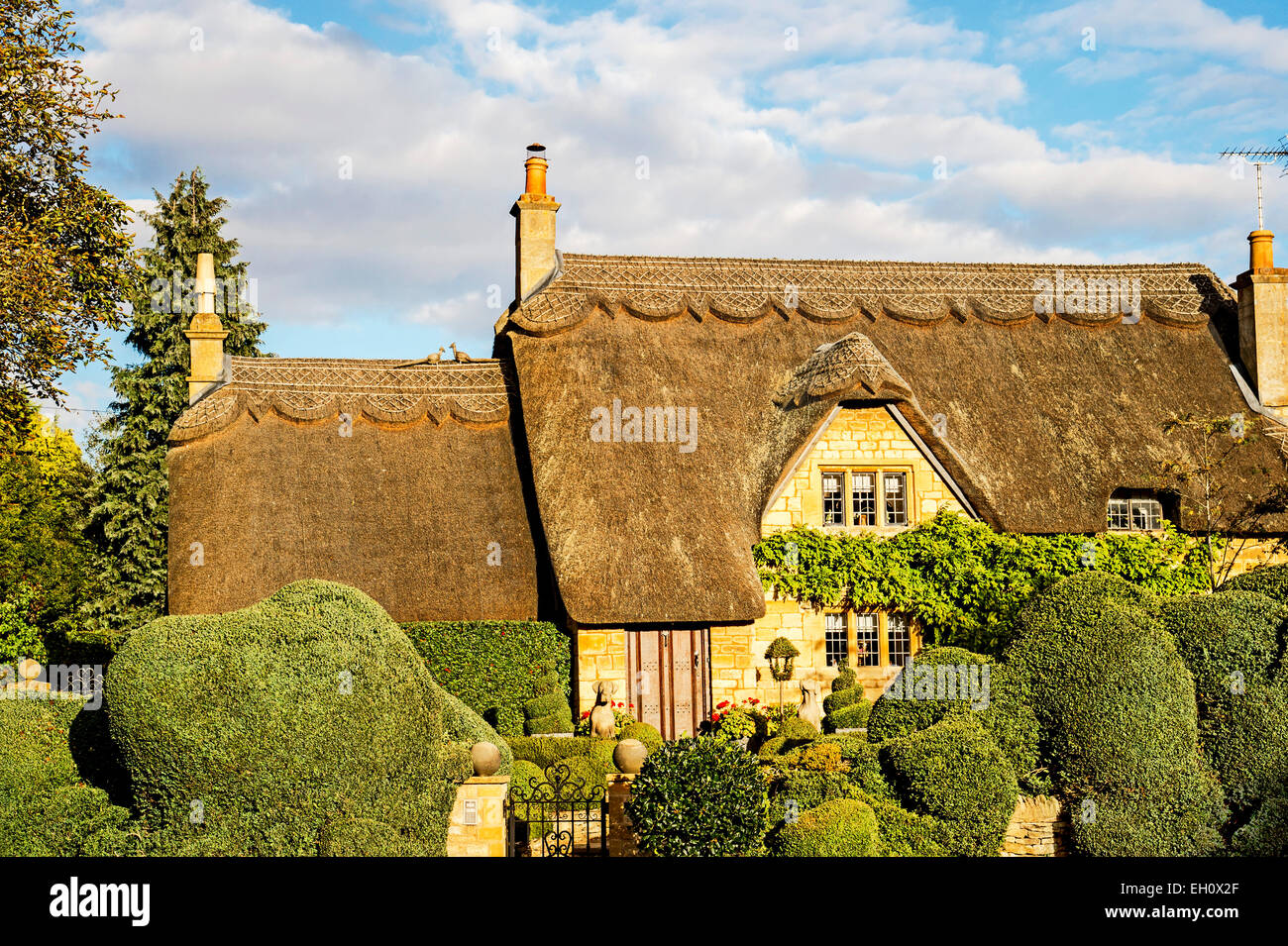 Thatched Cottage in the Cotswolds near Chipping Camden Stock Photo