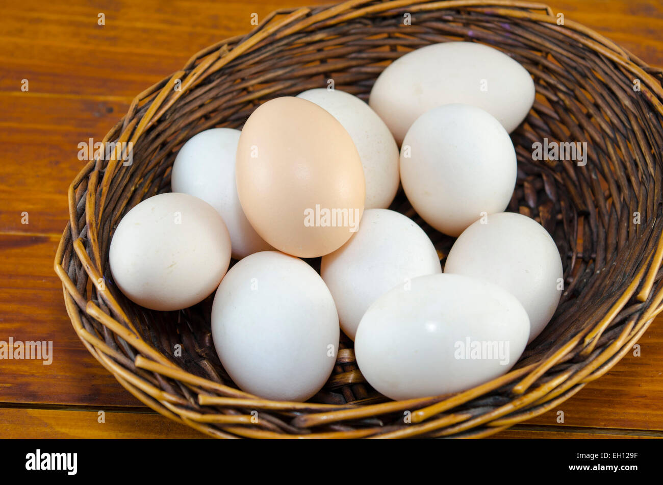 Lot - Wicker woven chicken egg basket