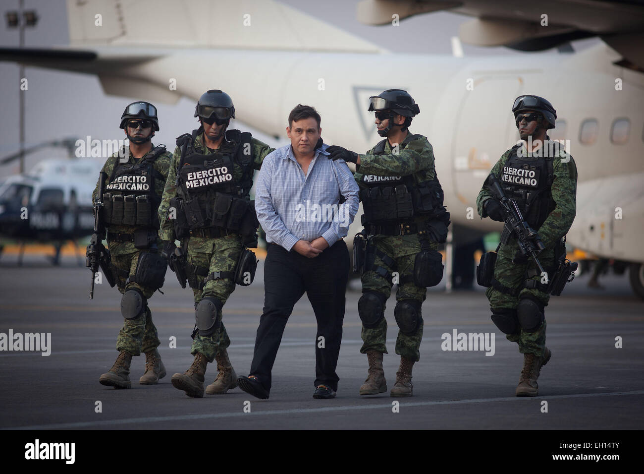 Mexico City, Mexico. 4th Mar, 2015. Mexican Army personnel escort Omar Trevino Morales (C) in Mexico City, capital of Mexico, on March 4, 2015. Mexican authorities on Wednesday arrested the head of the country's northern Los Zetas drug cartel, Omar Trevino Morales. © Pedro Mera/Xinhua/Alamy Live News Stock Photo