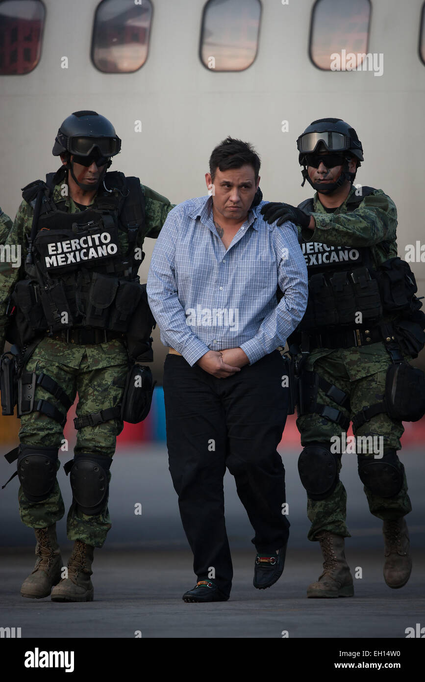 Mexico City, Mexico. 4th Mar, 2015. Mexican Army personnel escort Omar Trevino Morales (C) in Mexico City, capital of Mexico, on March 4, 2015. Mexican authorities on Wednesday arrested the head of the country's northern Los Zetas drug cartel, Omar Trevino Morales. © Pedro Mera/Xinhua/Alamy Live News Stock Photo