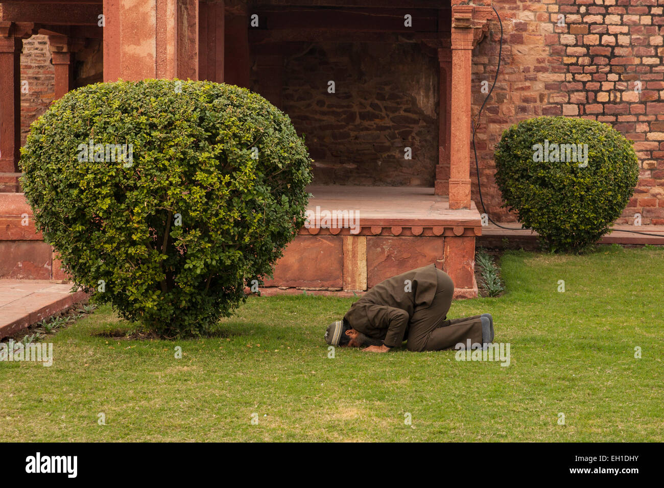 dian man praying on his own in Fatehpur Sikri, Uttar Pradesh, India Stock Photo