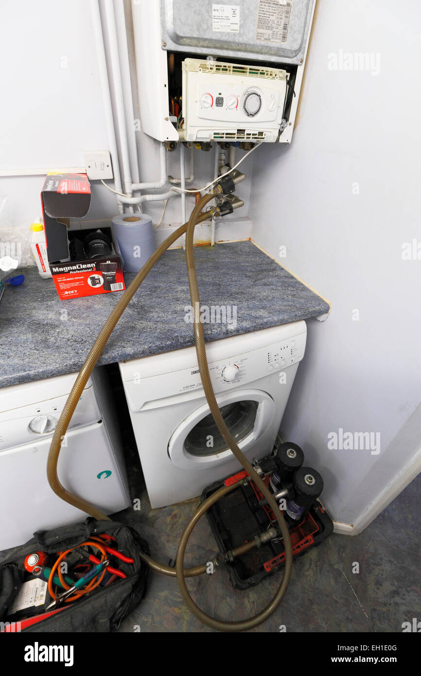 Flushing out a central heating system to remove particles and sludge