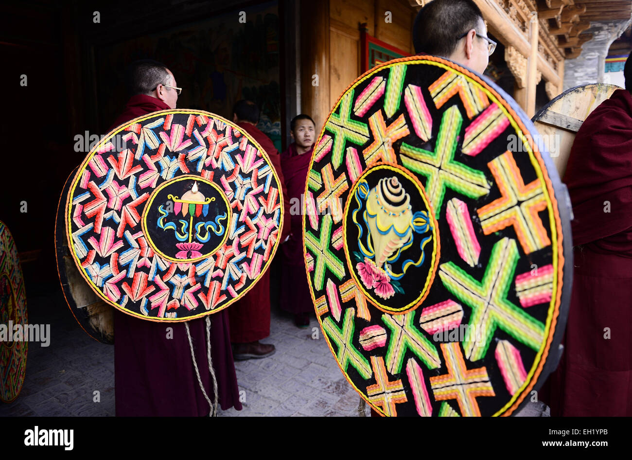 Xining, China's Qinghai Province. 5th Mar, 2015. Monks carry ghee flower artworks at Taer Monastery in Xining, northwest China's Qinghai Province, March 5, 2015. Ghee flower exhibitions are held in Taer Monastery in Qinghai Province and Labrang Monastery in Gansu Province, both presitigious Tibetan Buddhist monasteries, to celebrate the Lantern Festival on March 5. Credit:  Zhang Hongxiang/Xinhua/Alamy Live News Stock Photo