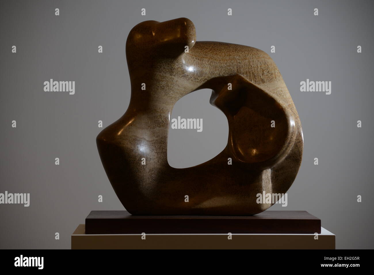 Wakefield, UK. 5th March 2015. Sculpture 'Mother and Child' by Henry Moore at Yorkshire Sculpture Park. The sculpture forms part of the new exhibition 'Henry Moore: Back to a Land' which officially opens on Saturday 7th March at the West Yorkshire based park. Picture: Scott Bairstow/Alamy Live News Stock Photo