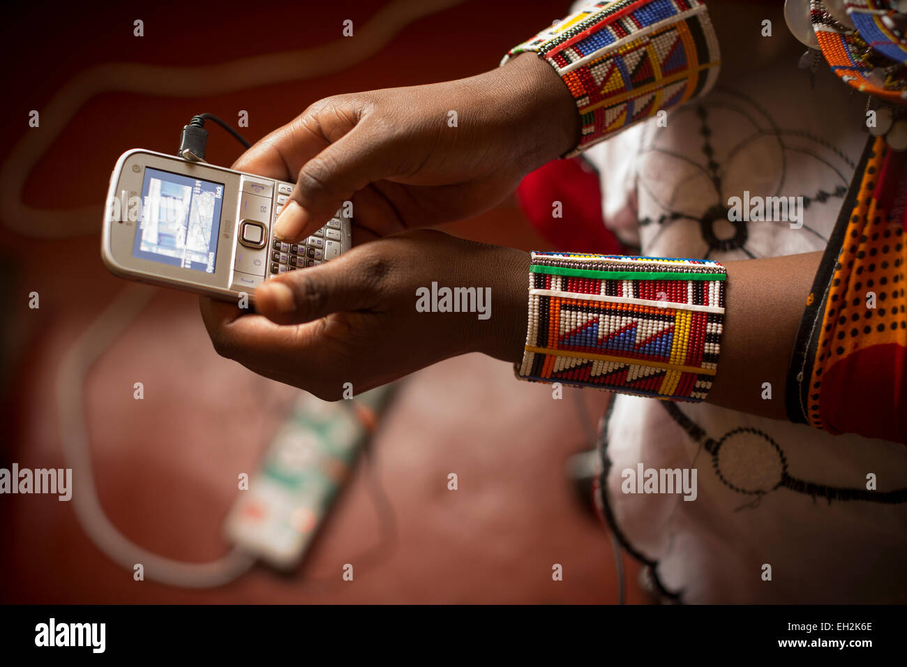 Massai women use mobile phones in Ngong, Kenya, East Africa Stock Photo