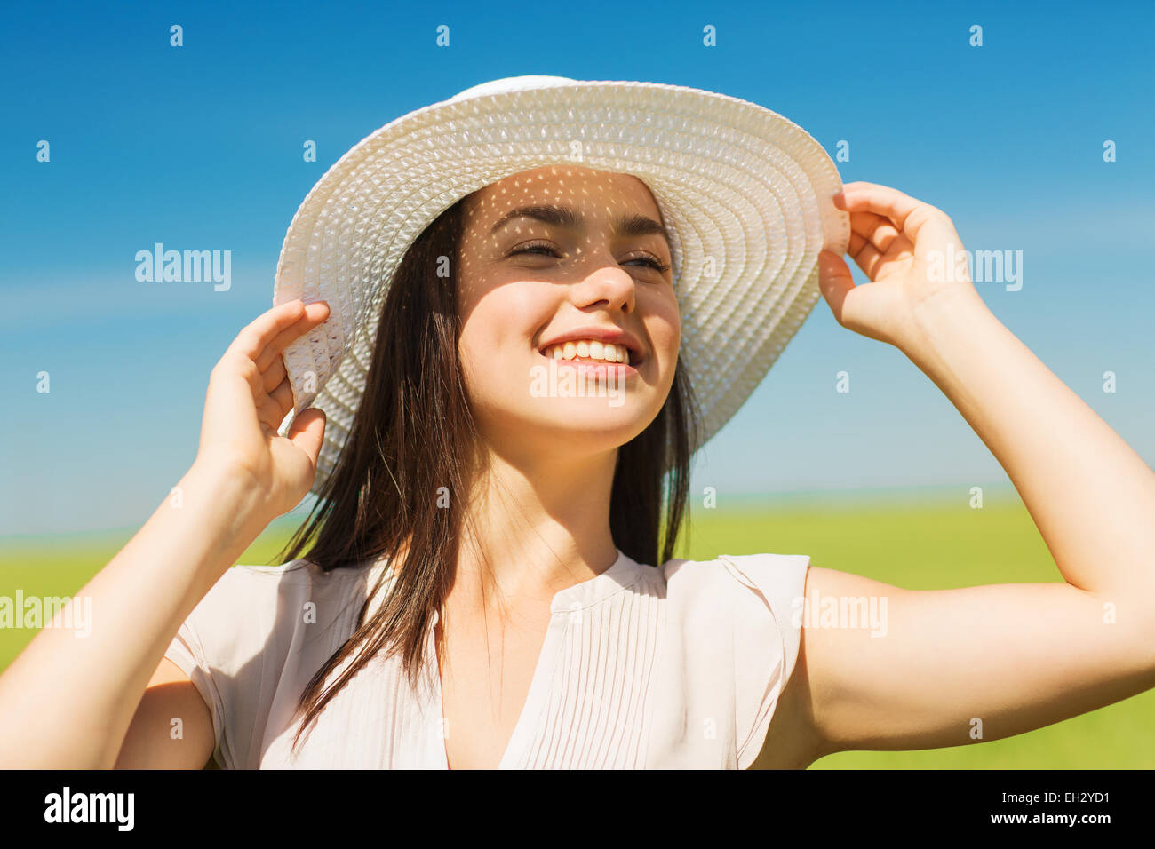 Woman with straw hat sunbathing hi-res stock photography and images - Alamy