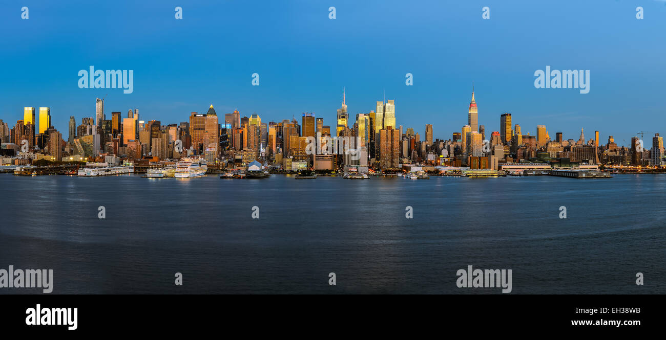 New York City Panorama midtown skyline at dusk over Hudson river Stock ...