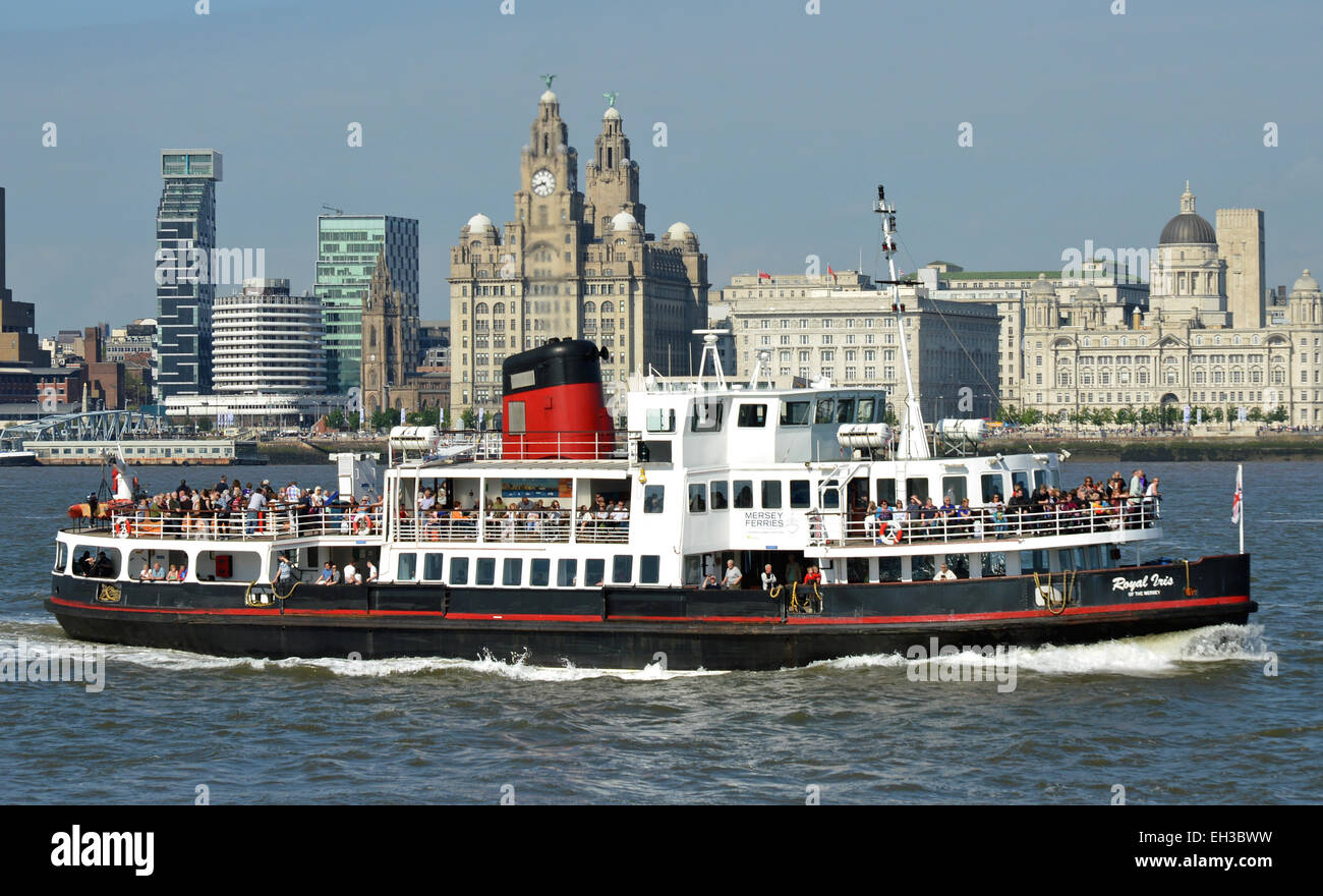 Mersey Ferry And Liverpool Waterfront Stock Photo Alamy mersey-ferry-and-liverpool-waterfront-stock-photo-alamy