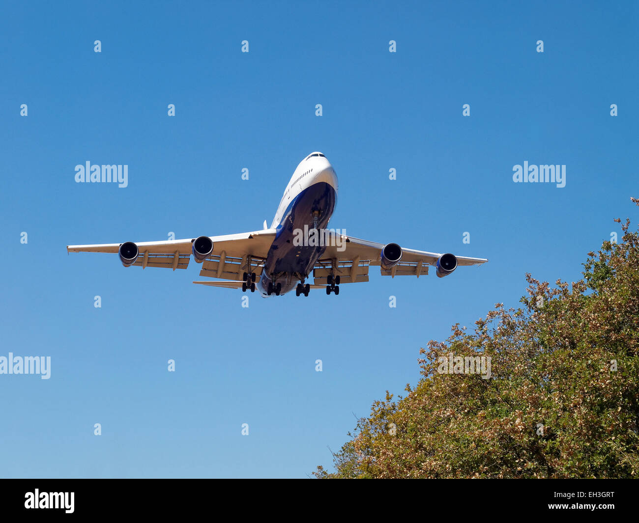 Airplane wheels hires stock photography and images Alamy