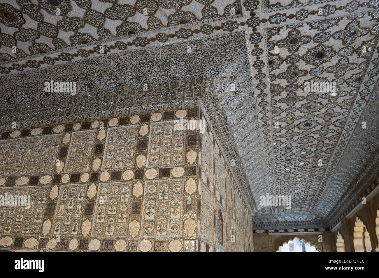 The ceiling of the mirror hall or Sheesh Mahal in Amer Fort Stock Photo