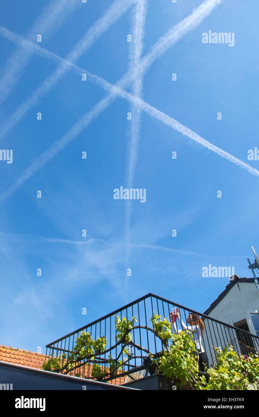 Contrail above house hi-res stock photography and images - Alamy, image size:863x1390
