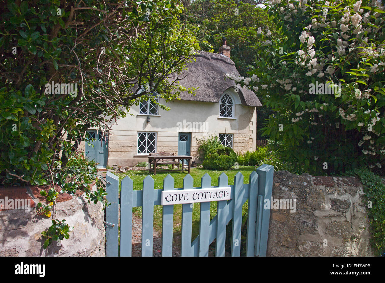 The Picturesque Thatched Cove Cottage At Lulworth Cove On The