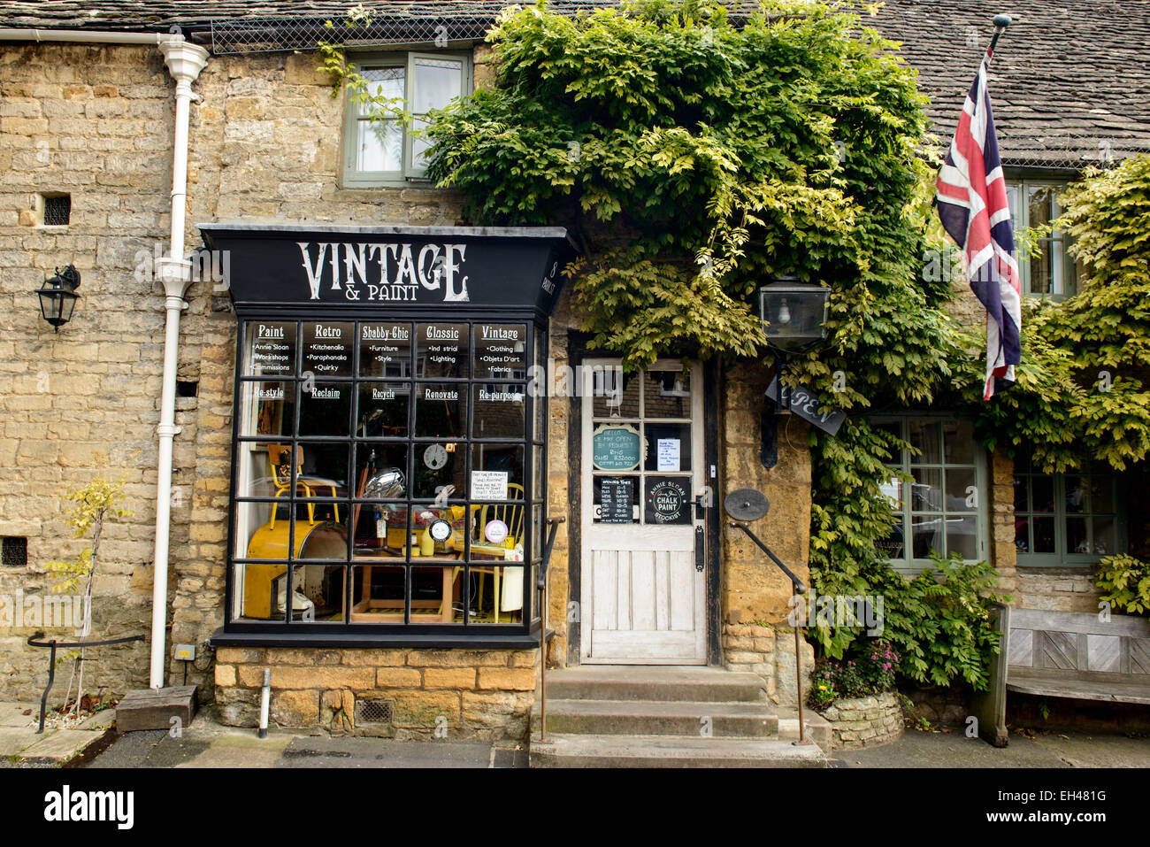 Vintage & Paint shop in the