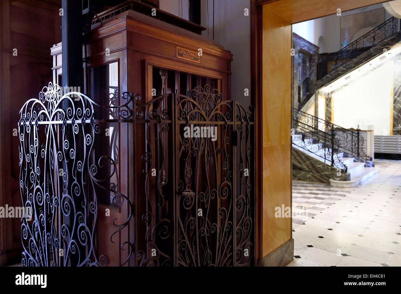 Ascenseur du Chateau, entrance to the lift up to Castle Hill