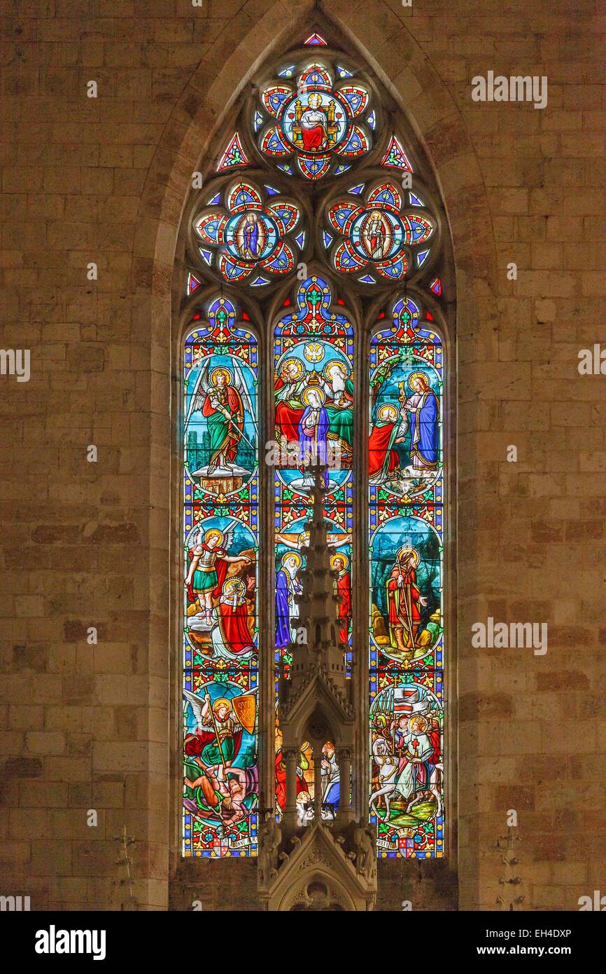France, Lot et Garonne, Villereal, Guyenne walled city, Notre Dame church stained glass window Stock Photo