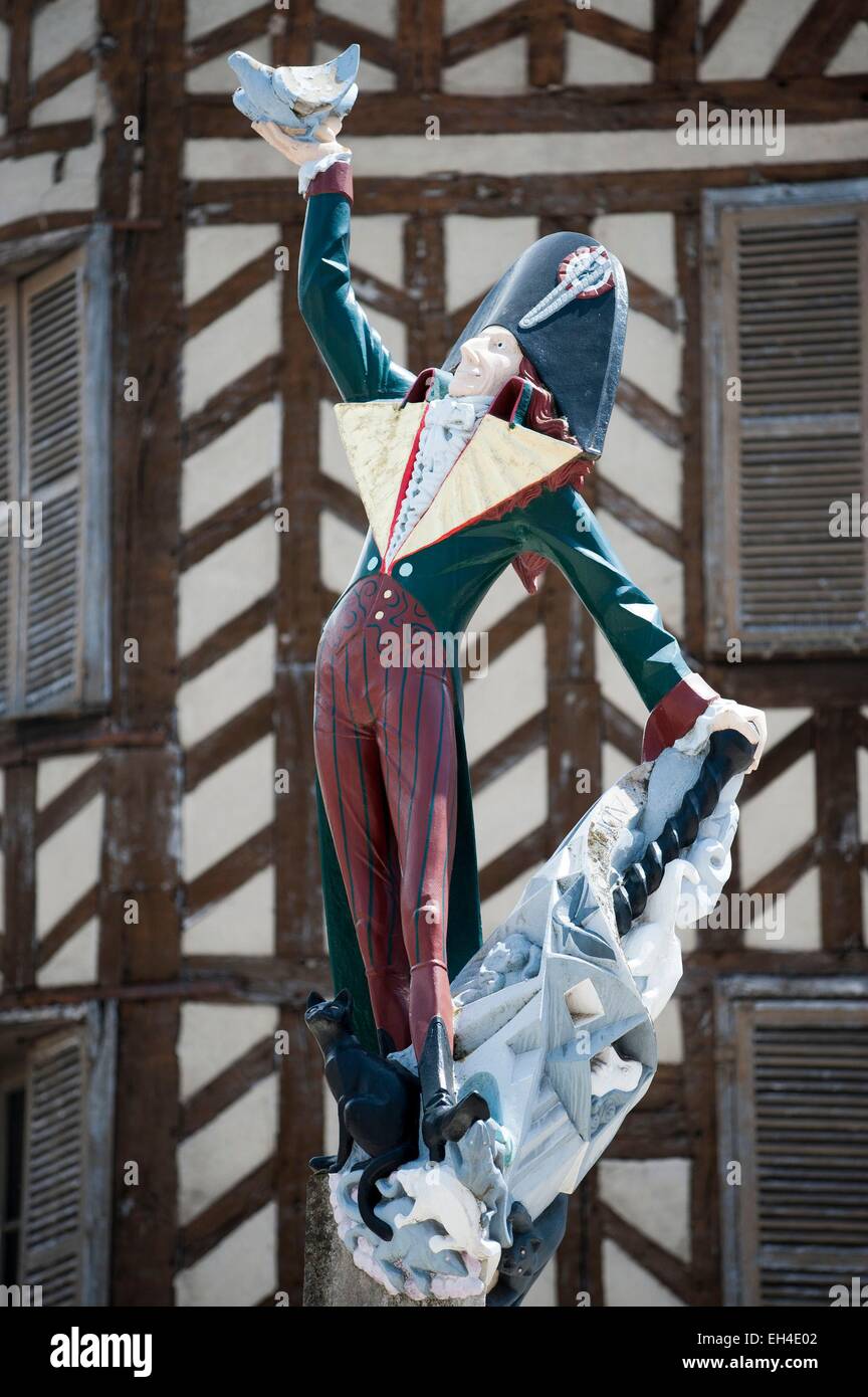 France, Yonne, Auxerre, Place Charles Surrugue, statue of Cadet Roussel ...