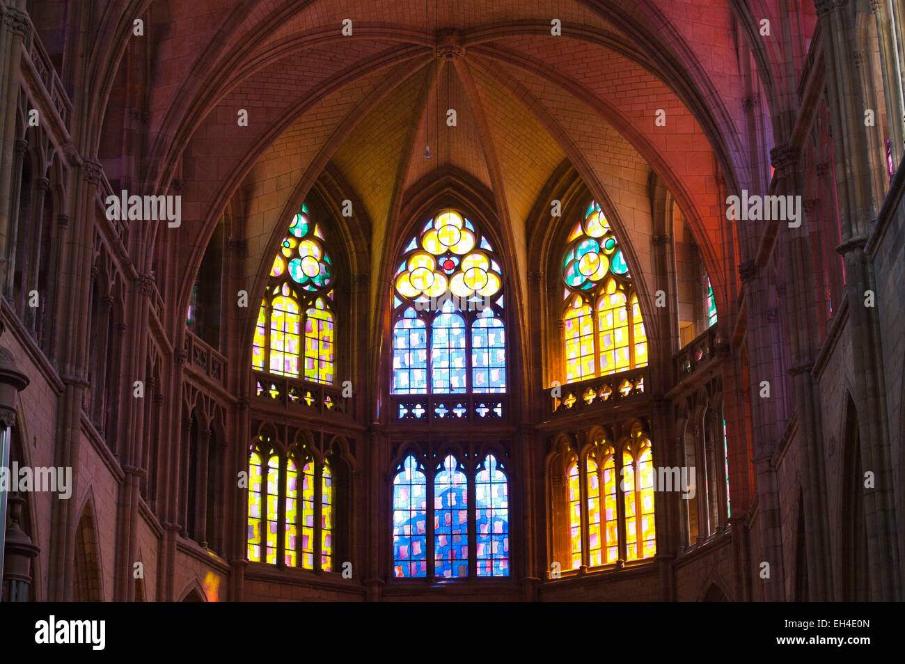 France, Nievre, Nevers, Cathedral Saint Cyr et Sainte Julitte, choir, stained glass by Claude Viallat Stock Photo