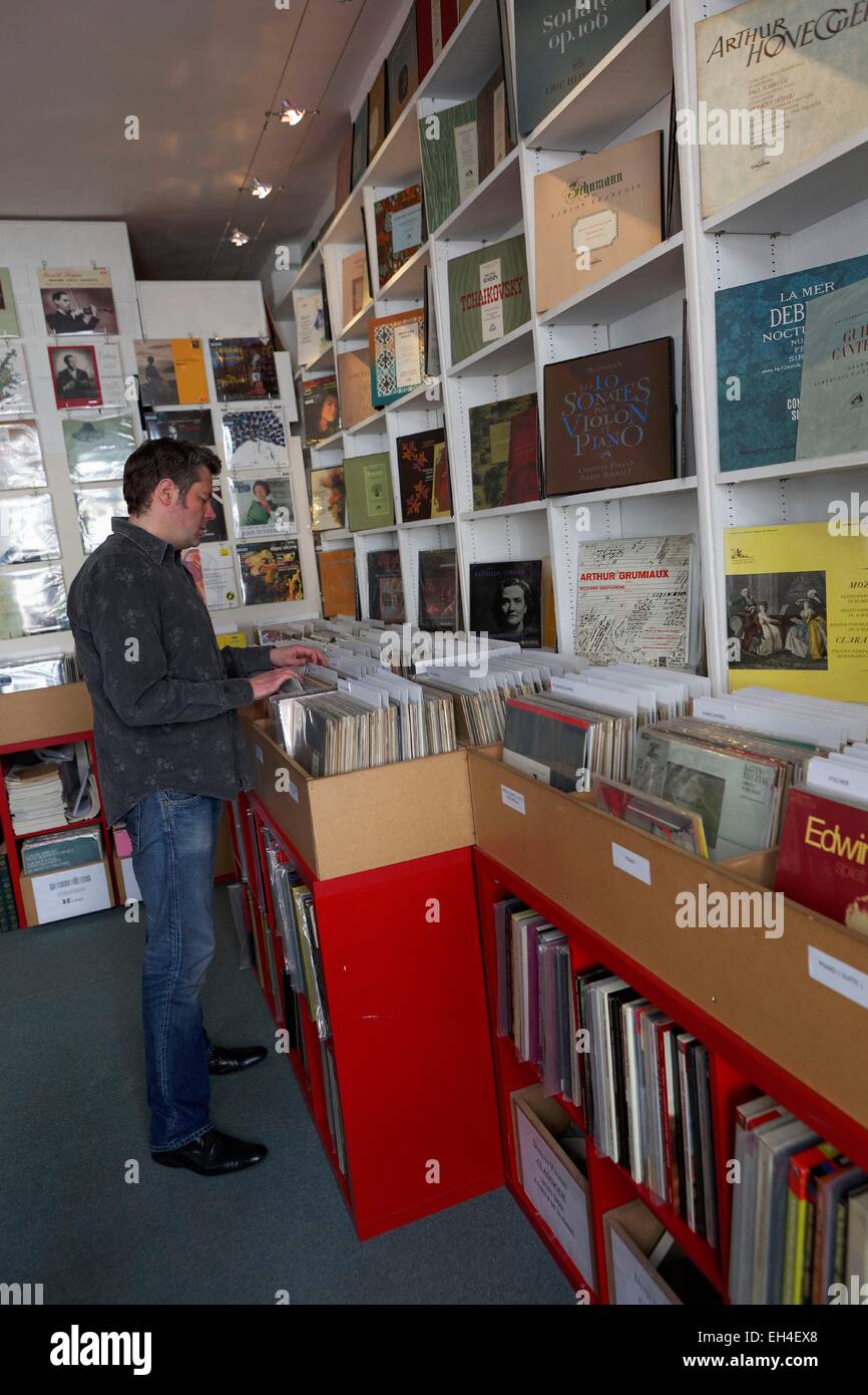 France, Paris, vinyl records store Analog Collector Stock Photo Alamy