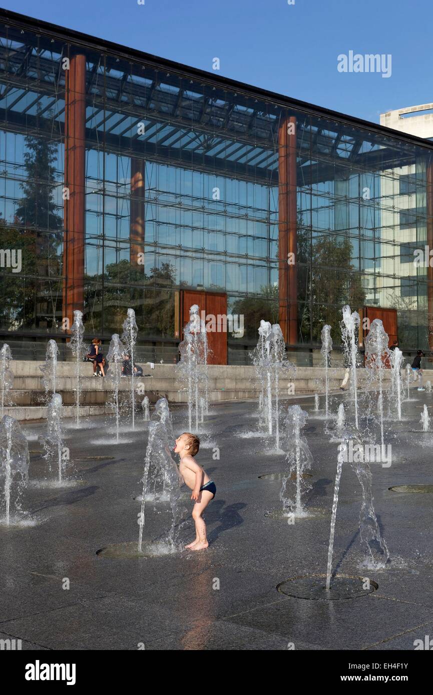 France, Paris, Andre Citroen park, the great sparkling water fountain