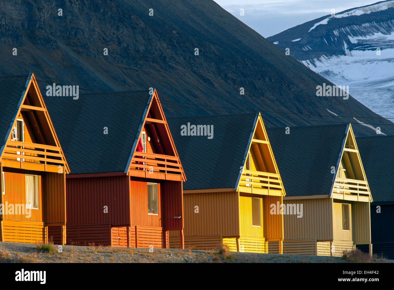 Svalbard longyearbyen houses hires stock photography and images Alamy