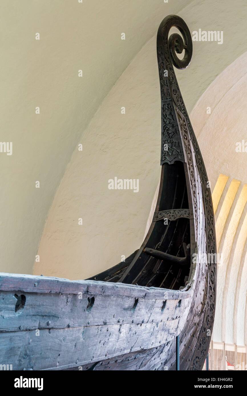 Norway, Oslo, Bygd°y, Viking Ship Museum (Vikingskiphuset) opened in 1930, Oseberg ship dating from 820 and discovered in a burial mound in T°nsberg, detail of the longship Stock Photo