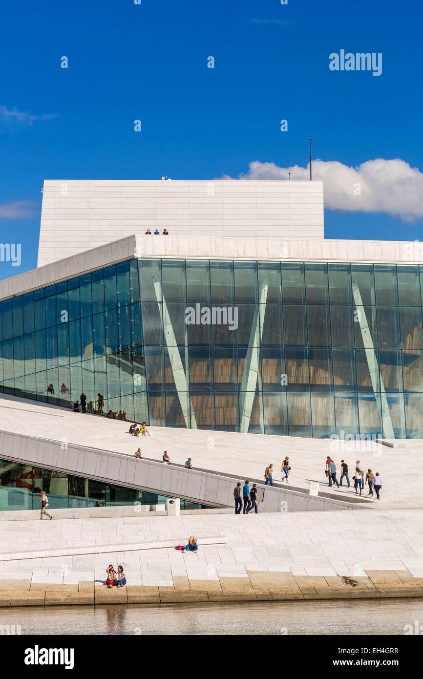 Norway, Oslo, Bj°rvika district, Opera House by the fjord, marble building designed by the Norwegian architectural firm Sn°hetta and inaugurated in 2008 Stock Photo